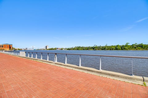 Idyllic Savannah Apartment with River Views! Apartment in Savannah