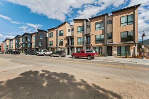 4th Street Crossing 310A-Buffalo Road by Great Western Lodging House in Silverthorne