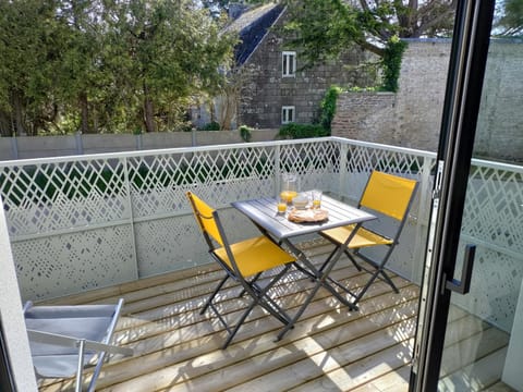 View (from property/room), Balcony/Terrace, Dining area