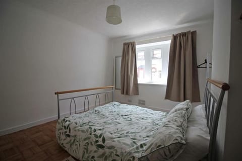 Luxury styles Bedroom full Flat Near Rail Station in London Condominio in Barking