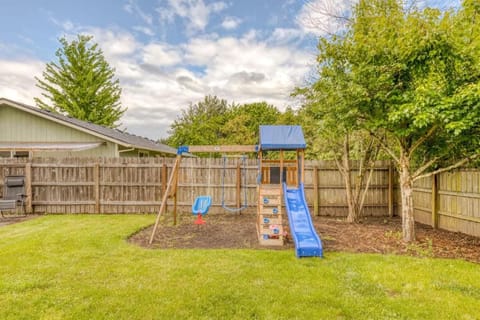 Monmouth Family Retreat - Pet Friendly, Play Areas, Hot Tub, Game Room House in Monmouth
