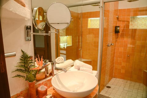 Shower, Toilet, Bathroom, Decorative detail, towels