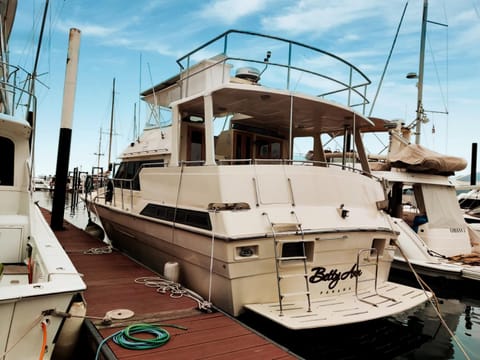 Amazing Vintage Yacht in the best area of Panama! Docked boat in Panama City, Panama