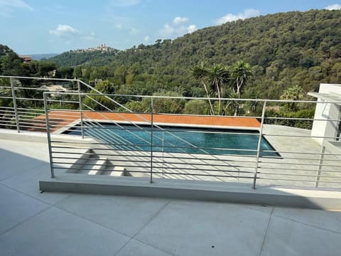 VILLA ARTSY - Fully renovated villa with pool, AC, wi-fi - 8 ppl Chalet in Saint Paul de Vence