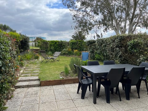 Patio, Spring, Day, Garden, Balcony/Terrace, Dining area, Garden view