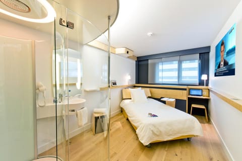 Bathroom, TV and multimedia, Bedroom