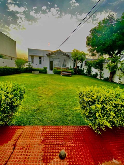 Solanki farms & Pool Villa garden fully private Villa in Jaipur