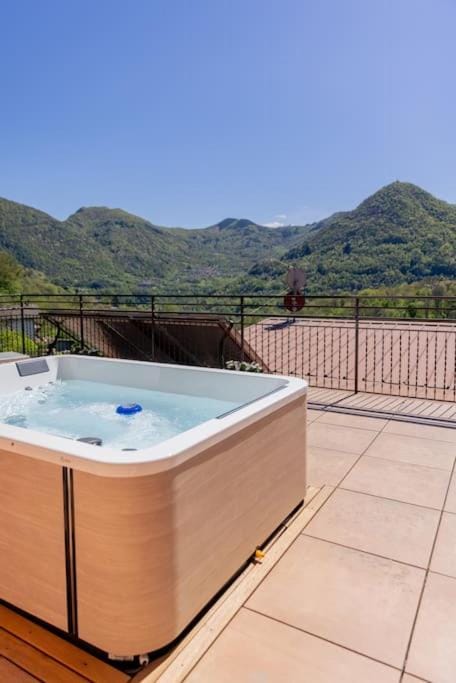 Day, Hot Tub, Mountain view