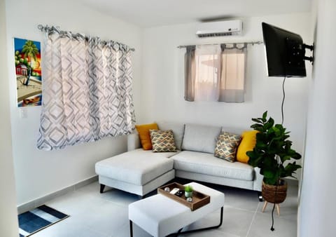 Communal lounge/ TV room, TV and multimedia, Living room, Seating area, Evening entertainment, air conditioner