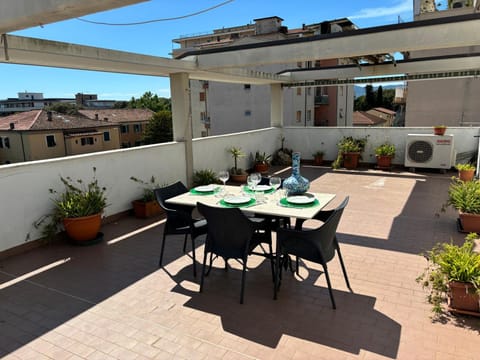 - Oasi Spirituale- Terrazza Divina fronte Mare Apartment in Marina di Carrara