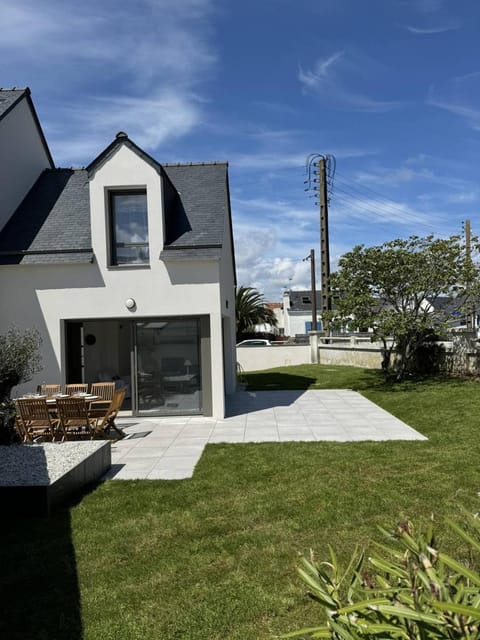 Property building, Garden, Garden view