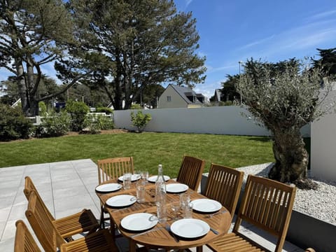 Patio, Dining area, Garden view