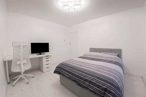 2 Bed Apartment In Wembley, Ealing, London Apartment in Wembley