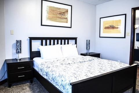 The House Hotels-5 Mins from Downtown-W45th1 Lower Apartment in Ohio City