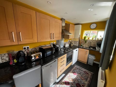 Cosy 2BR House Close to Burton-on-Trent Centre House in Burton upon Trent