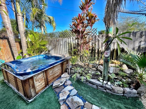 Garden, Hot Tub