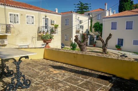 Patio, Neighbourhood, Balcony/Terrace