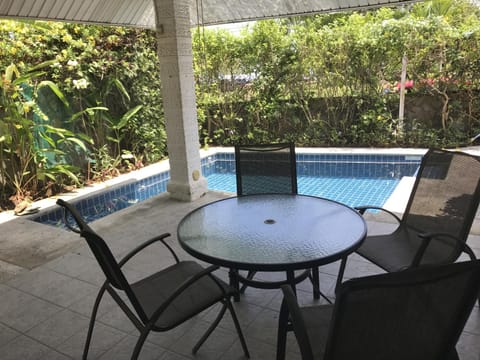 Dining area, Swimming pool