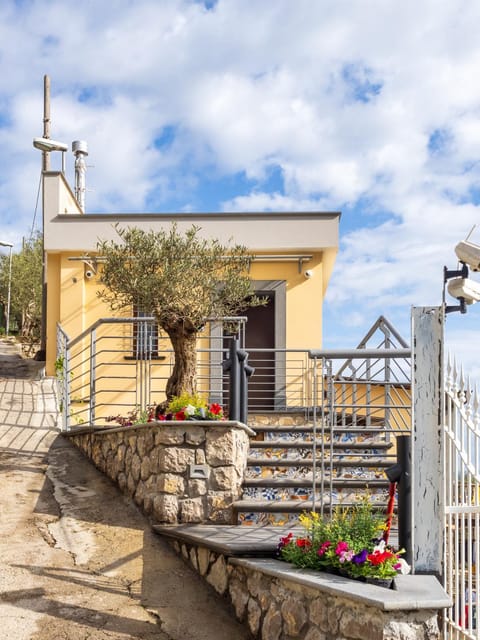 Property building, Facade/entrance, Inner courtyard view