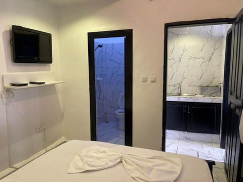 Bathroom, TV and multimedia, Kitchen or kitchenette, Photo of the whole room, Bedroom, air conditioner