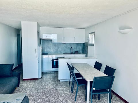 Dining area, minibar, pet friendly, stove