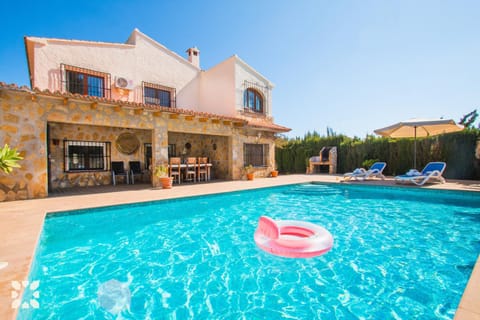 Property building, Patio, Day, Pool view, Swimming pool, sunbed