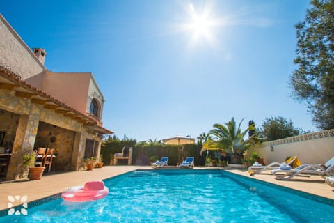 Day, Pool view, Swimming pool, sunbed