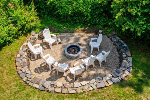 Coastal Compound Tennis Beach Firepit House in Cape Neddick