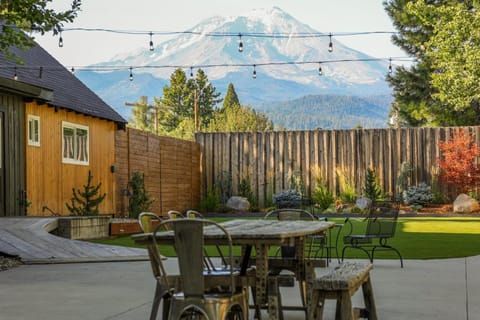 Patio, Mountain view