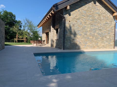 Property building, Balcony/Terrace, Pool view, Swimming pool