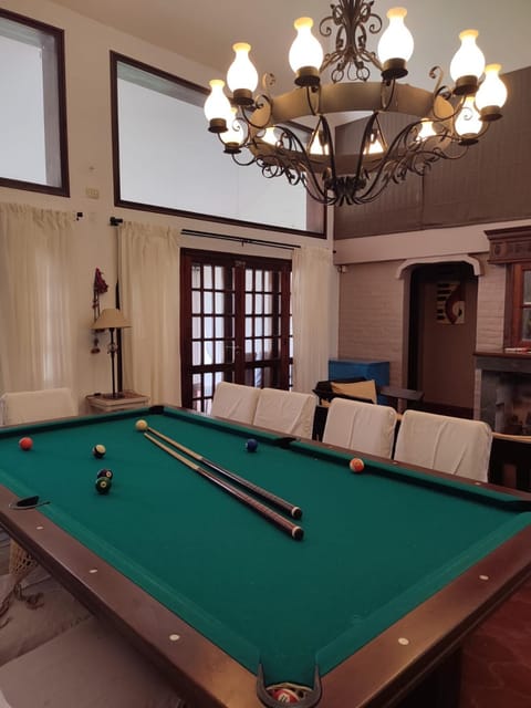 Billiard, Game Room