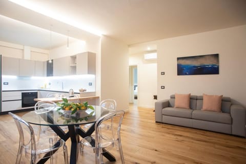 Living room, Seating area, Dining area, pet friendly