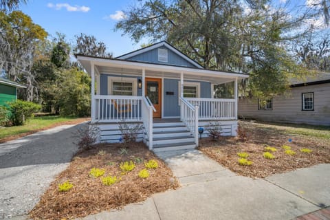 Newly Renovated Coastal Cottage - Downtown Beaufort House in Beaufort