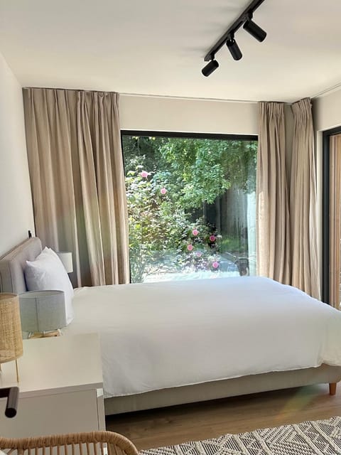 Bedroom, Garden view