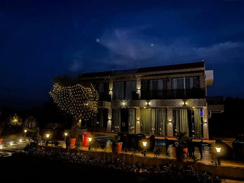 IBIZA FARM BY THE PARTY CITADEL, A 3BHK PRIVATE ViLLA WITH POOL Bed and Breakfast in Jaipur