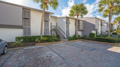 1042 PL Escape to Paradise Second Floor Condo House in Siesta Beach