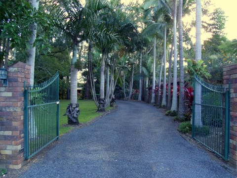 Facade/entrance, Garden view