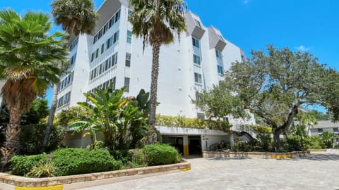 1255-402 Enjoy Coastal Tranquility House in Siesta Beach