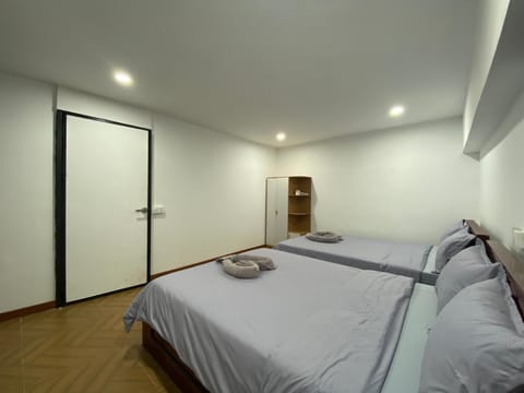 White Rose Guesthouse Bed and Breakfast in Sihanoukville