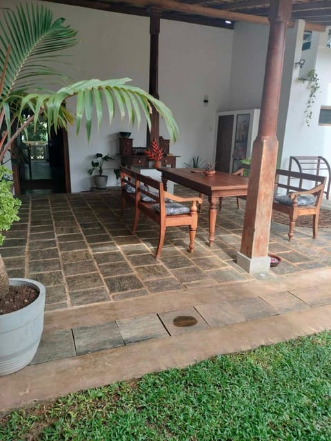 Seating area, Dining area, Garden view