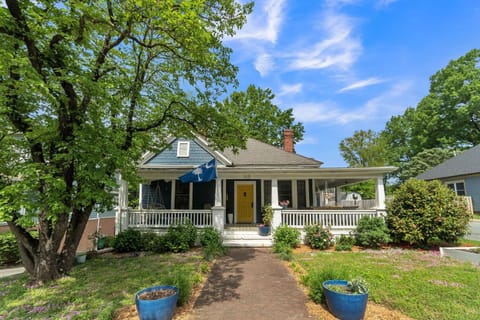 Chic Bungalow in Plaza Midwood home House in Charlotte
