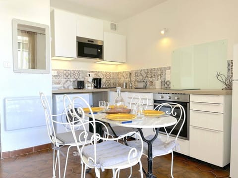 Studio 4 Couchages avec Jardin et Piscine à Bormes-les-Mimosas - FR-1-251-825 Apartment in Bormes-les-Mimosas