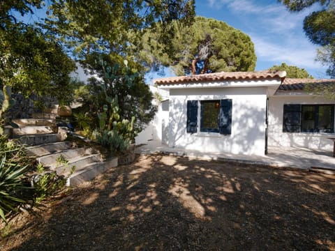 Villa familiale climatisée à 5 min de la mer avec parking et Wifi - FR-1-728-17 Villa in Sainte-Maxime