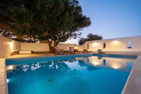 ALYKI'S FAMILY POOL Villa House in Paros, Greece