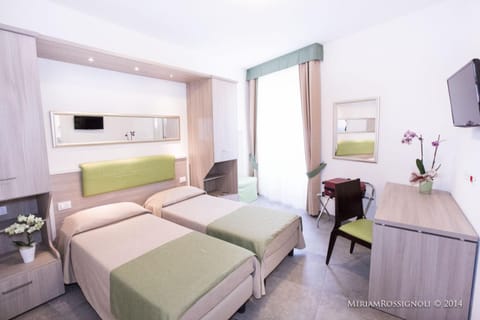 Day, Photo of the whole room