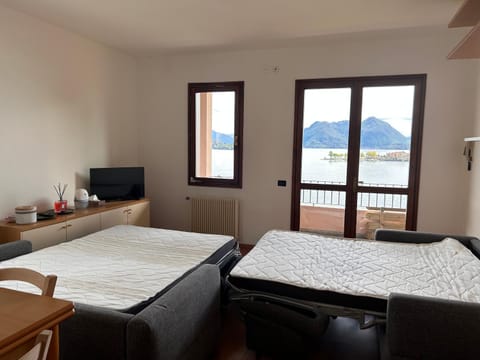 Monolocale vista isole con spiaggia privata uso condominiale Apartamento in Baveno