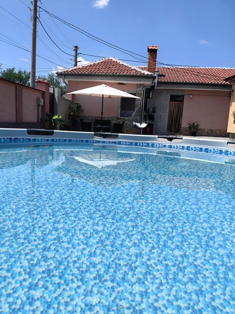 Property building, Day, Pool view, Swimming pool, Seasons