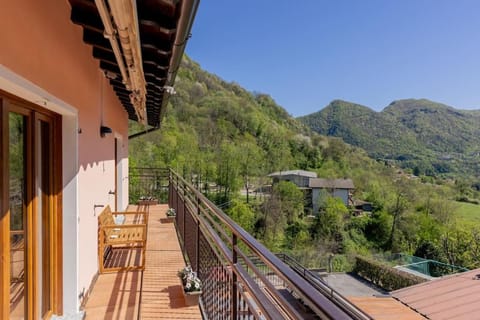 View (from property/room), Balcony/Terrace, Mountain view