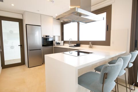 Kitchen or kitchenette, Dining area, minibar, pet friendly, stove