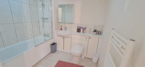 1 Bedroom Apartment in Southall Condo in Southall